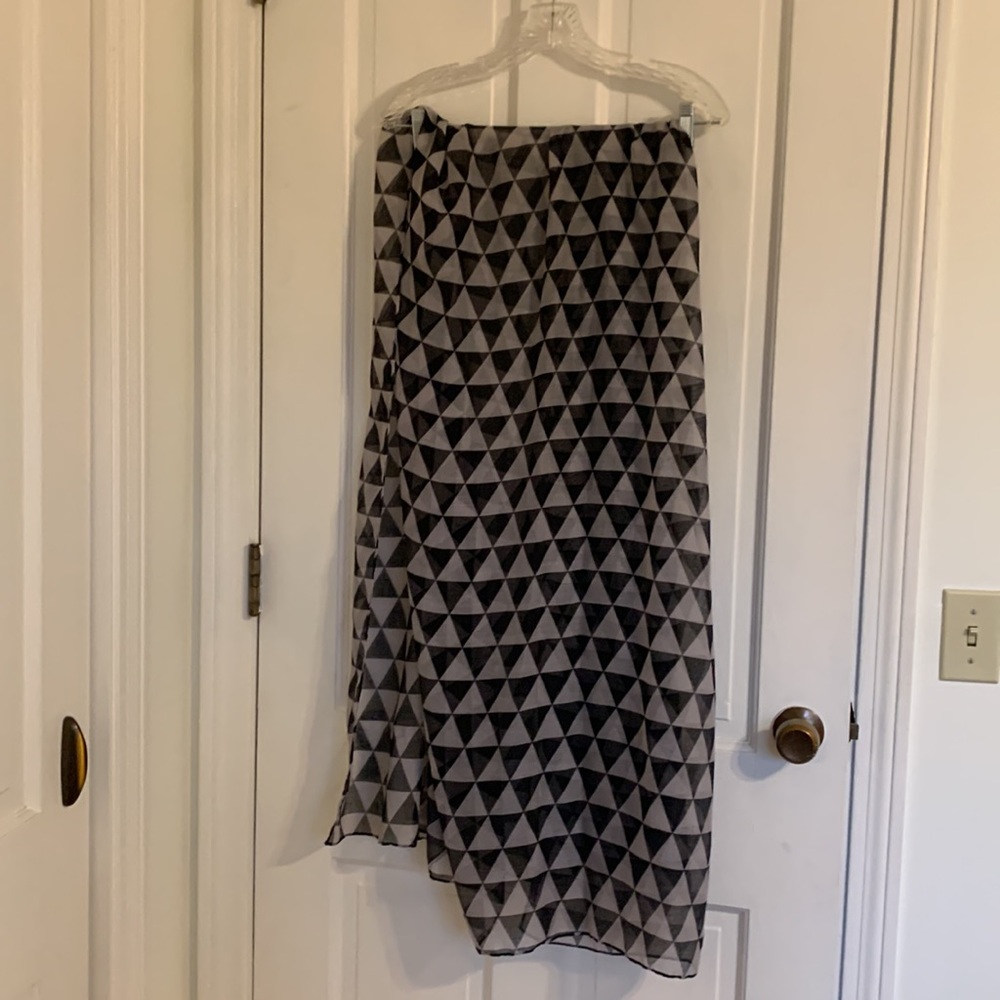 Targent Triangle Pattern Scarf - Picture 3 of 4